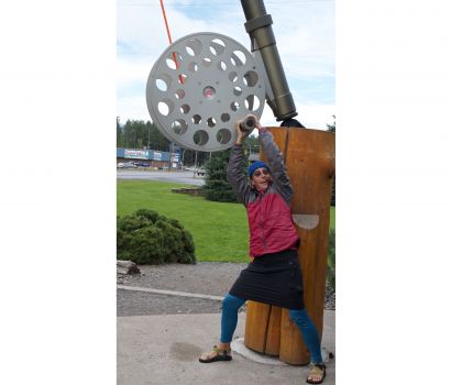 Jo_slideshow_giantflyrod.jpg