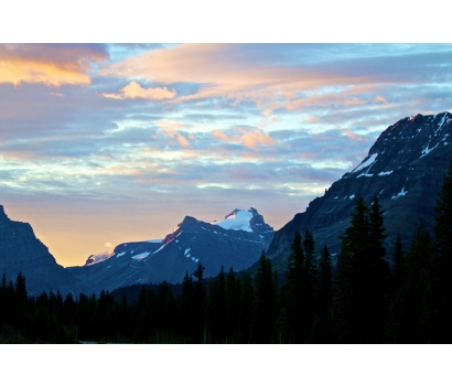 Mountain sunset photo by Jo Deurbrouck